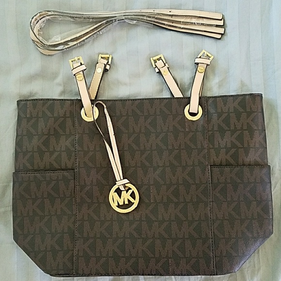 Michael Kors purse - Picture 1 of 6